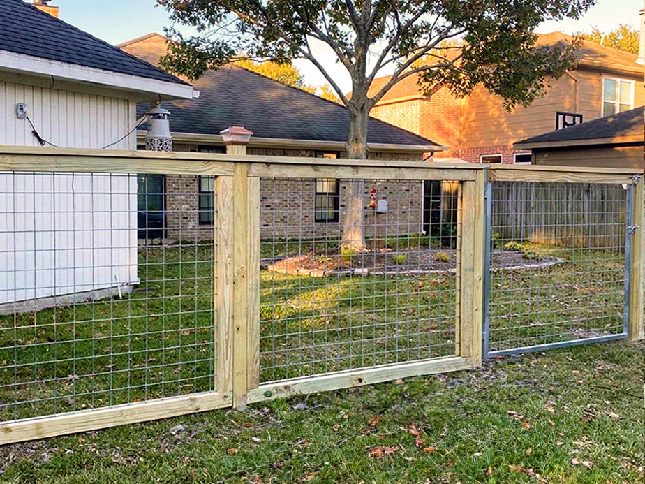 Farm fence contractor in the Greater Houston area.